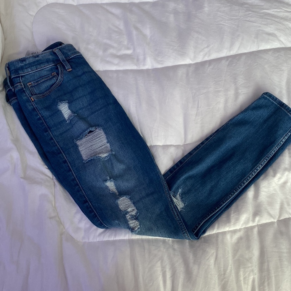 Women’s Mid-Rise Super Skinny Ripped Jeans